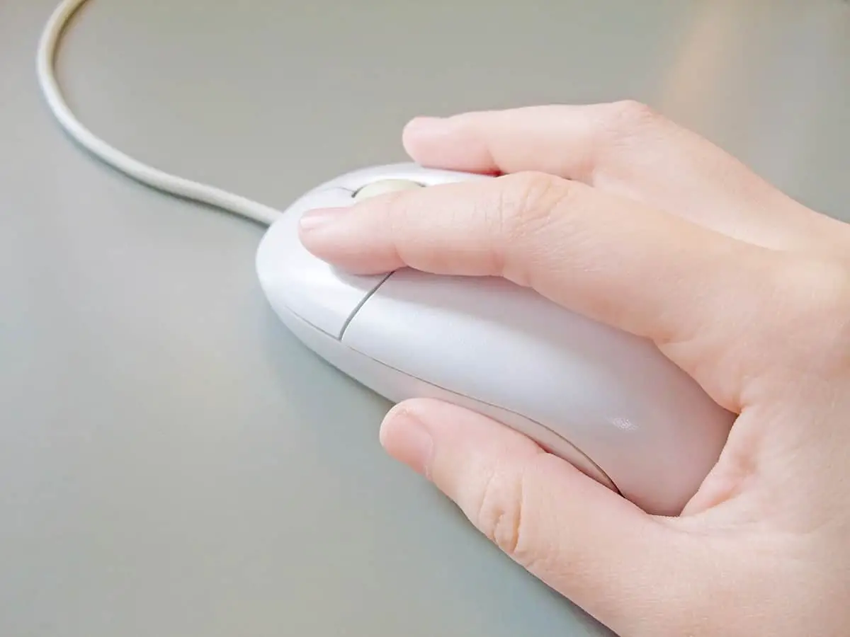 How To Hold a Mouse for Better Aim